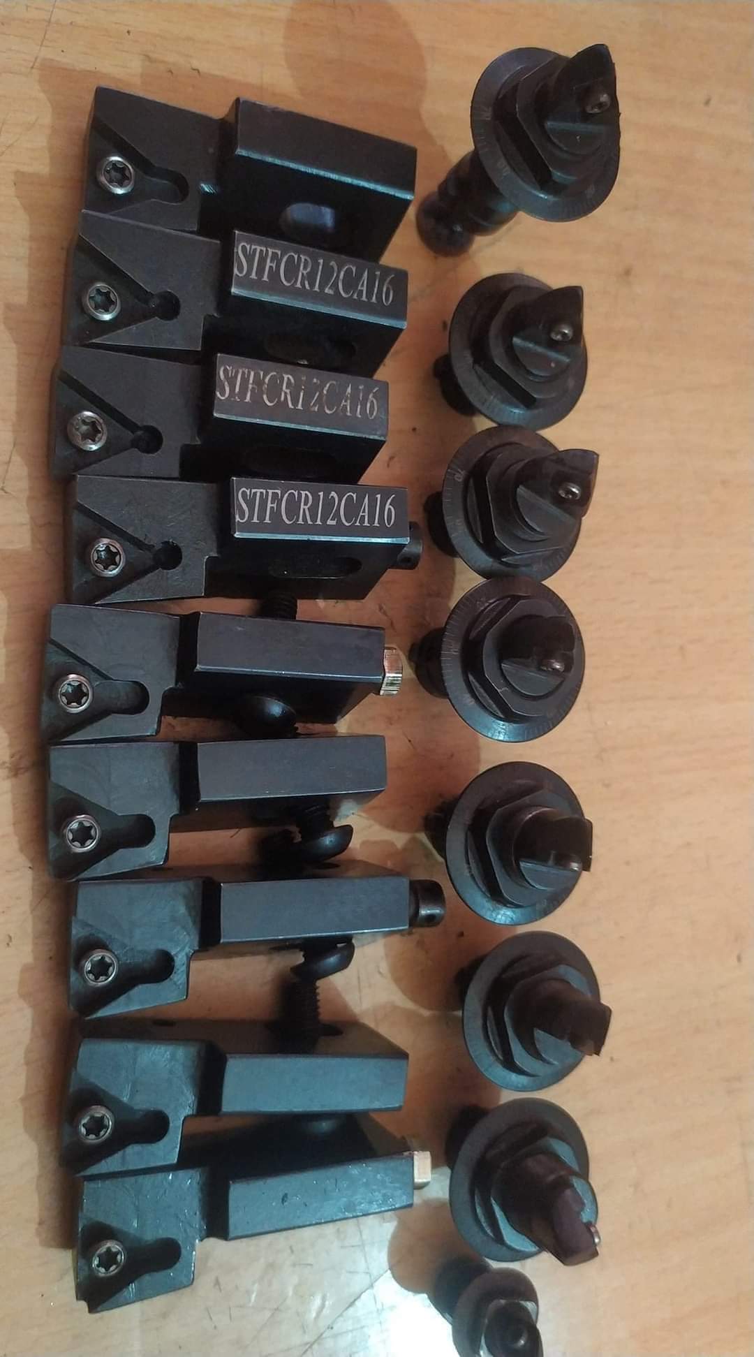Tooling cartridges with indexable inserts