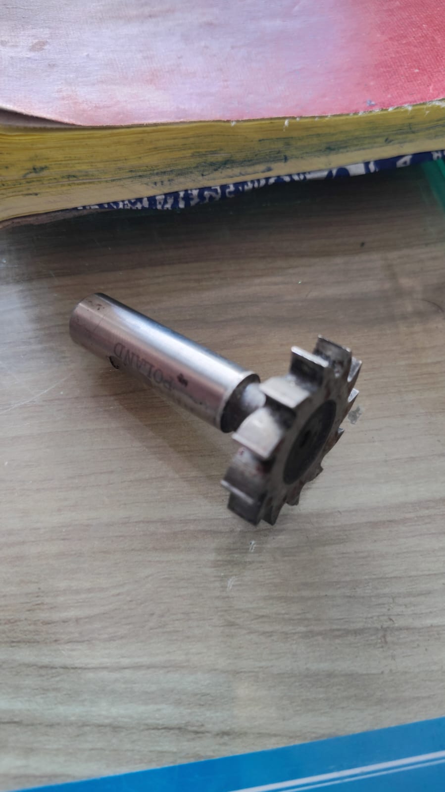Shank-mounted disc cutter
